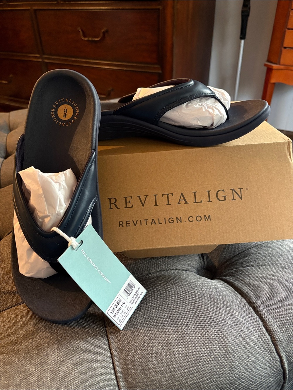 Revitalign women’s Navy Comfort Flip flop Sandals NWT size 11 in box orthotic